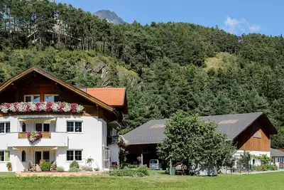 Image de GemĂĽtliche Ferienwohnung am Waldrand und Doch Zentral