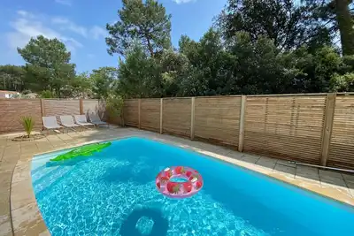 Image de Villa avec piscine chauffée proche plage, WiFi, billard et garage à La Tranche-sur-Mer