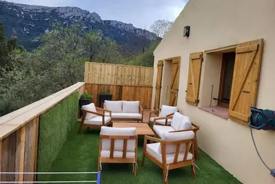 Image de logement confortable avec vue panoramique