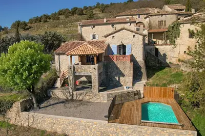 Image de Maison en pierre avec piscine privative pour 8 pers. à Vallon-Pont-d’Arc