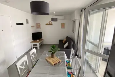 Image de Superbe T2 Climatisé avec Terrasse - 4 Pers, Ascenseur, Parking Privé, à 400m de la Plage