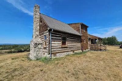 Image de This house is a 2 bedroom(s), 2 bathrooms, located in Winchester, Va.
