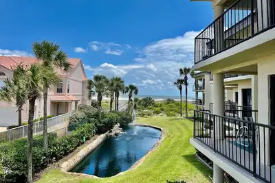 Image de Free Activities Daily! ! ! ! Fresh Gold-rated condo with tranquil views of the lagoon and pool.