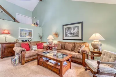Image de Harbor Cove condo w/ fireplace and Lake Michigan Beach!