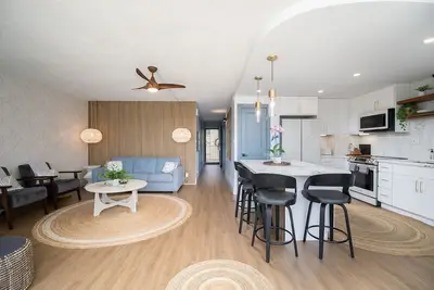 Image de Gorgeous Remodel! Prime Location! Across From an Amazing Beach! Mps 204