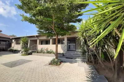 Image de Bustani 2 - Spacious Secure and Private Apartment - Self-catering