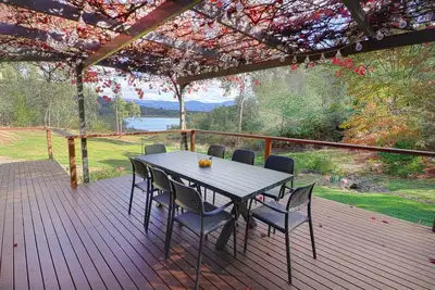 Image de Willowbend - private oasis on 4 acres with direct access to Lake Eildon.
