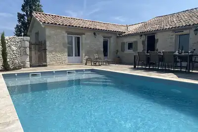 Image de Luxueuse maison en pierre Airco avec vue vigne +piscine chauffée