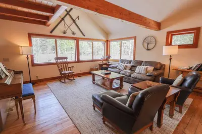 Image de Deer Run Chalet - Alpine Style Retreat in Mazama