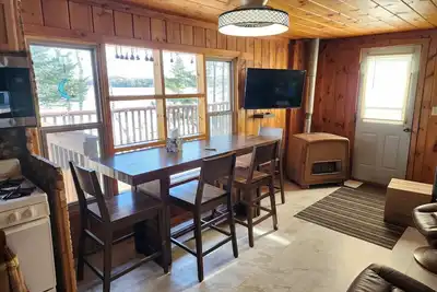 Image de Rustic cabin **Pontoon Available for Rent**