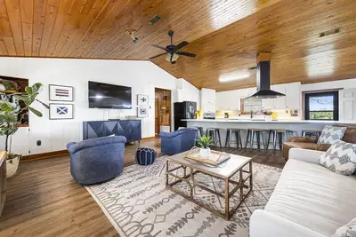 Image de Fantastic Specials-Charming Bay Front in Elberta, Al-2 Boat Slips-Sleeps 12