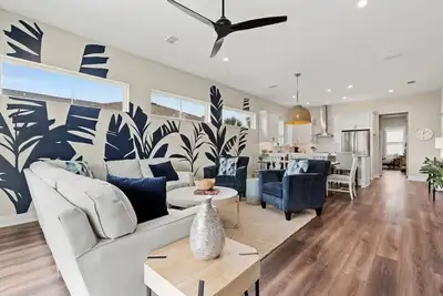 Image de 1 Block To Jax Beach: Trendy & Clean Beach Home