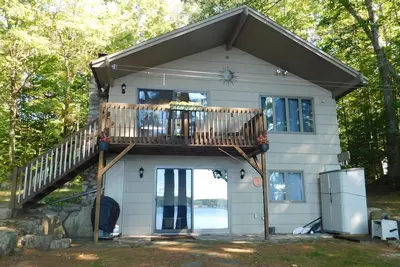 Image de Peaceful Long Lake Escape – Dock, Kayaks, & Seasonal Charm