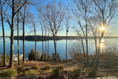 Image de Lake Escape has it All--Deep water, panoramic views, Pool, main lake!