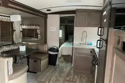 Image de Bunkhouse Camper Fully Furnished