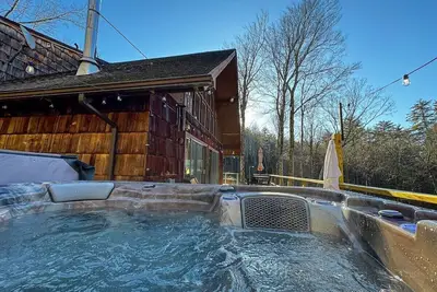 Image de Hidden Pond: 7 Acres w/ Swim Pond—Hot Tub—Creek+