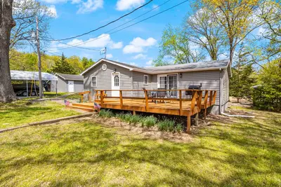 Image de Secluded home near boat launch with deck, gazebo, washer/dryer, & central Ac