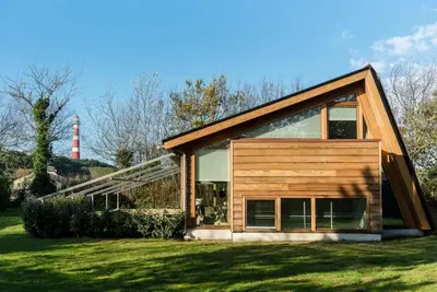 Image de La Mer is a sustainably built and modern house with a south-facing terrace.