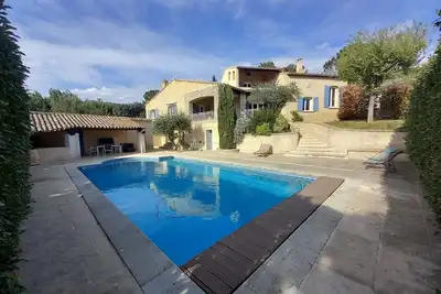 Image de Villa avec vu et piscine sur la colline de Caumont sur Durance