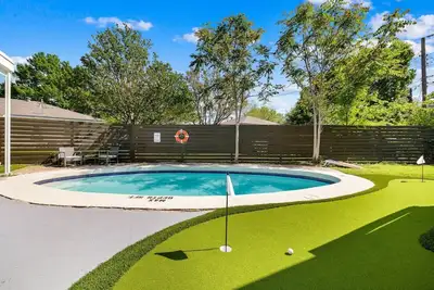 Image de Luxe Golfers' Oasis - Pool, Mini-Golf, Hot Tub!