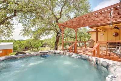 Image de 'Lodge at Rocky Creek' w/ Private Hot Tub & Yard!