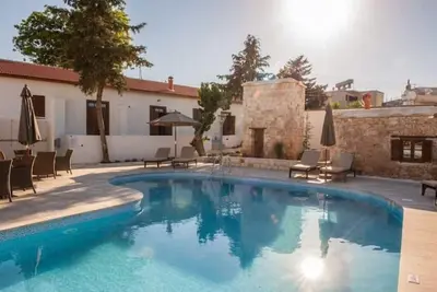Image de One Bedroom Traditional Village Apartment C