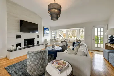 Image de Stunning Westhampton Beach Home w/ Private Pool