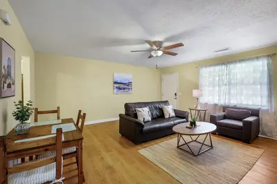 Image de Cozy 2br Apt with Amenities for Working Guests