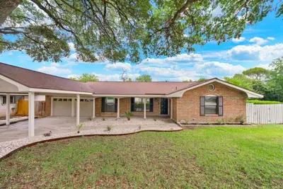 Image de Newly remodeled spacious home in great location