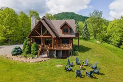 Image de Upscale Cabin near Snowshoe, Hot Tub, Views