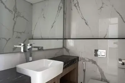 Image de Fully-equppied studio with private beach and pool