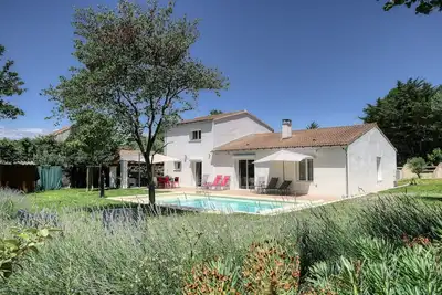Image de Villa à la campagne en Provence, avec piscine chauffé.