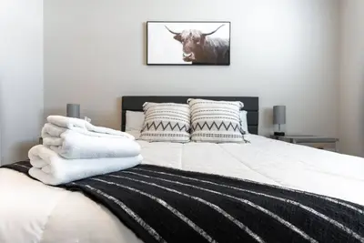 Image de Spacious New Home in Upscale Fargo Suburb