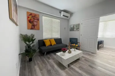 Image de Lovely upstairs 2bed\/1bath Apt w\/parking