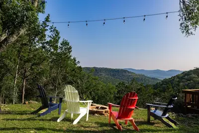 Image de The Hillcrest Hideaway secluded Cabin with amazing Hill Country views