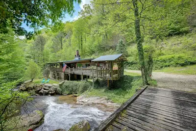 Image de Magical Smoky Mountain Cabin Rental w\/ Waterfall!