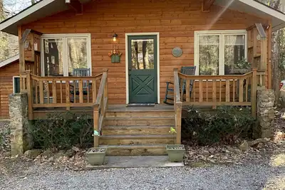 Image de Cozy Creekside Serenity – Easy Access!