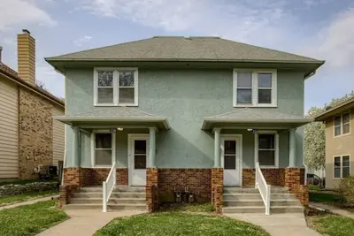Image de Terrific Two Story Townhome!