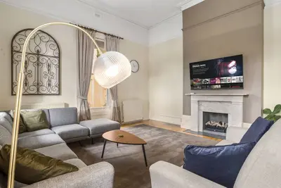 Image de Bespoke Home for Large Groups - 100m From Taylor Swift Concert