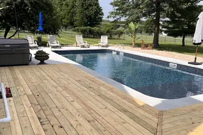 Image de Estate Home Heated Pool Hot Tub Beach Wi-Fi 8 acres 5000 sqft 5 bd 3. 5 bath