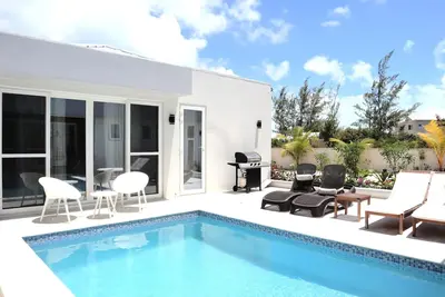 Image de Ocean Pearl-Modern getaway 2 bedroom Home nearby Beach leeward April spl Disc.