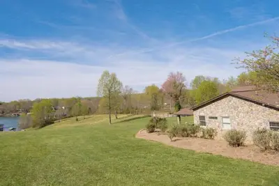 Image de Lake front 2 cottages on private 11 acres: dock, deck, wiffleball, & more