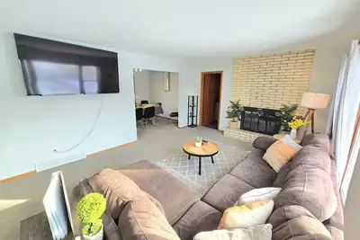 Image de New Sauna! St Paul, Mall of America, Spacious, Pool Table, Foosball Table