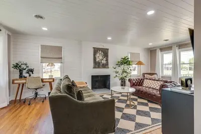 Image de Peaceful Stay on Warpath - Clean and Centrally Located!
