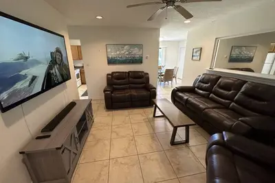 Image de Lovely 3 Bed Home by Boat Ramp Pier; Views of Sound; 5 miles to Pensacola Beach