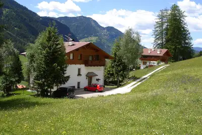 Image de Appartement 'Cësa Gravina Suaut' avec vue sur les montagnes, balcon et Wi-Fi