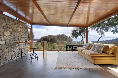 Finca 'La Casita De La Orilla De Peñate' avec vue sur la mer, terrasse privée et Wi-Fi