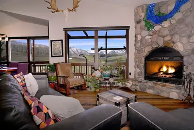 Image de Paradise Chalet, 3 Bd/2ba, pet friendly, views!