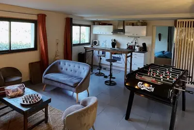 Image de Appartement avec Terrasse a 5 min des plages et centre ville.