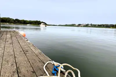 Image de Seaside Escape-Art-filled 2 Bd on Cove w\/Dock Access
